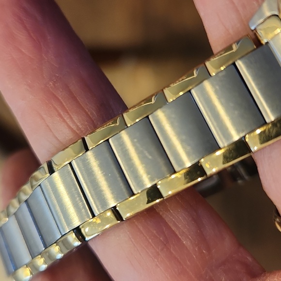 Wenger Women 79052 Swiss Military White Dial Date Two-Tone 30mm Quartz Watch - Picture 8 of 14